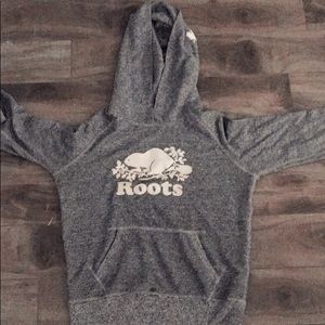 Roots sweater size small